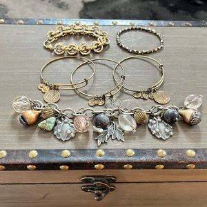 6 bracelets for less than the $ of 1✔️